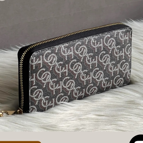 Coach large Wallet - Picture 6 of 13